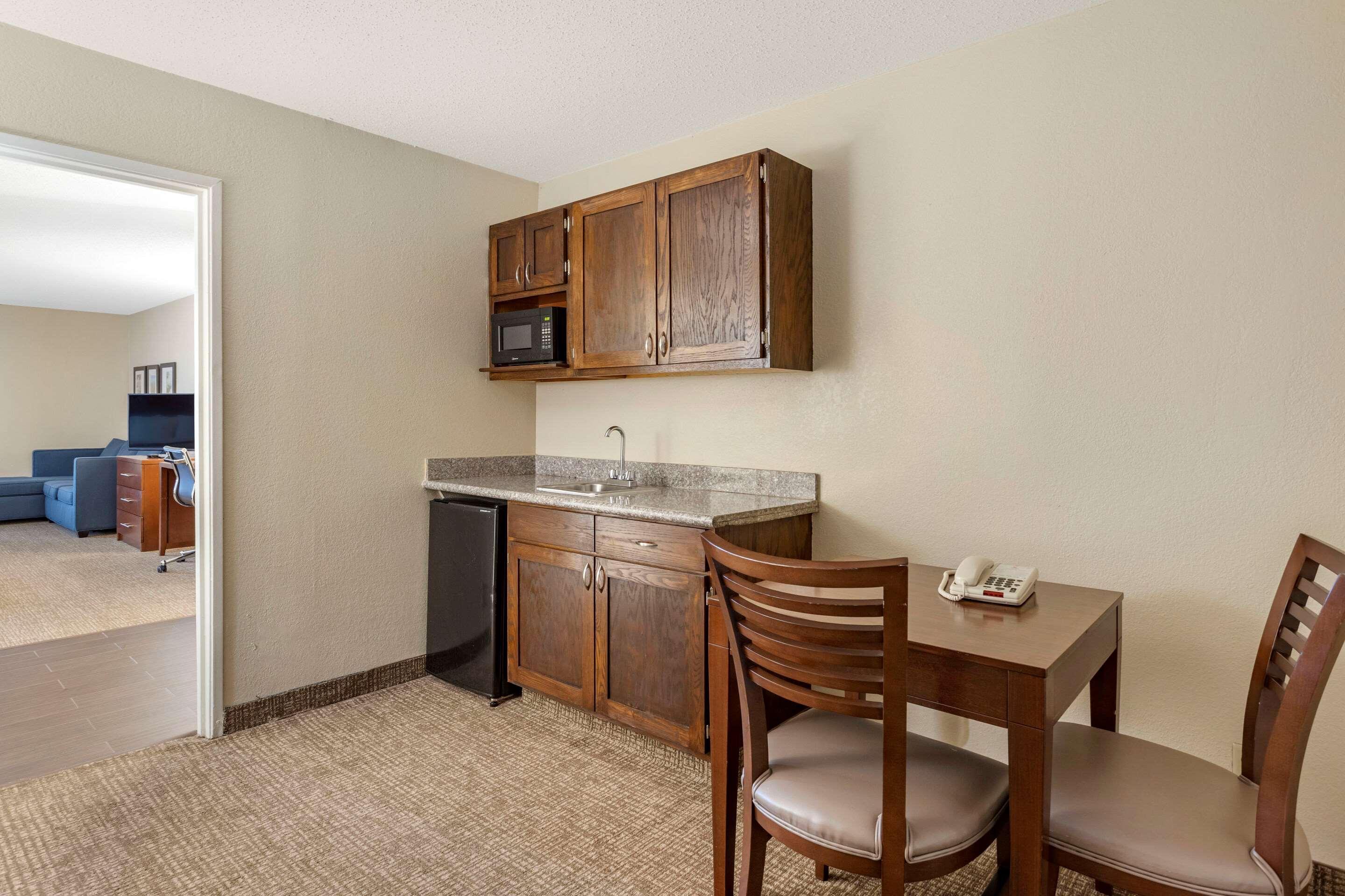 Comfort Inn & Suites Airport Little Rock Buitenkant foto